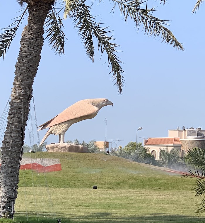 falcon statue dohat arad lagoon.jpg
